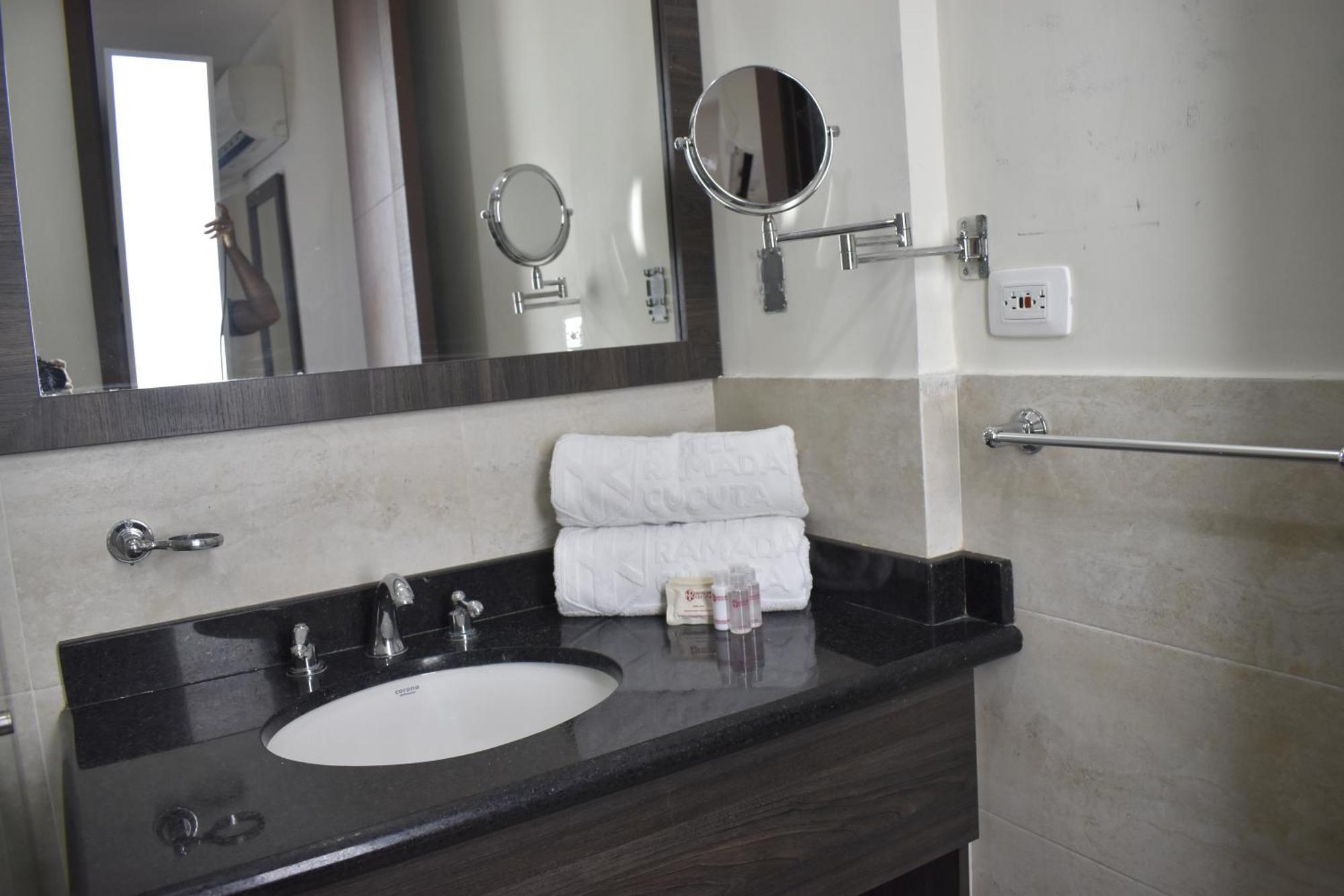 Hotel Hr Amada Cucuta Exterior photo